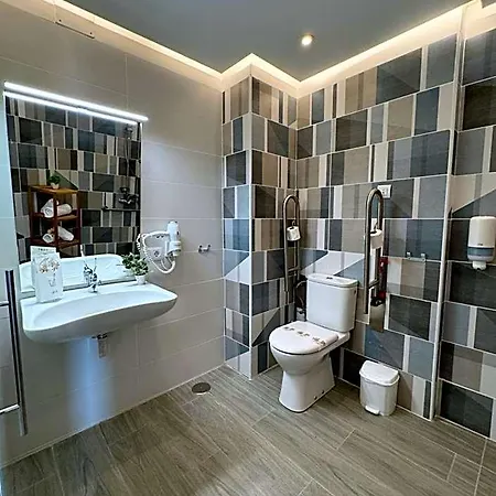 Aparthotel Skyview By Livvo 3*